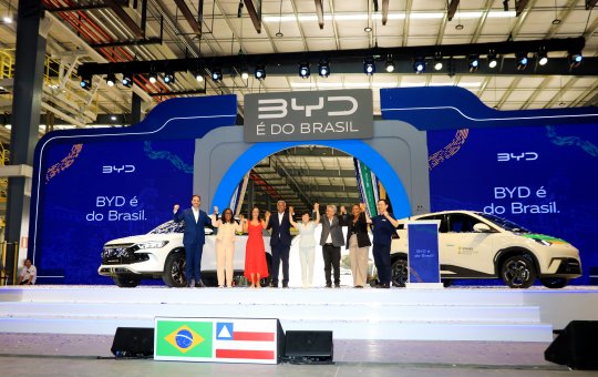 BYD inaugura na Bahia sua primeira fábrica de carros elétricos fora da Ásia 