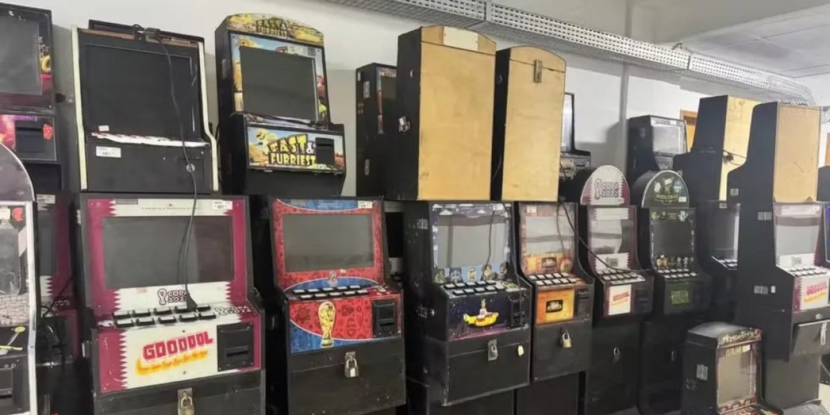 Máquinas caça-níqueis encontradas na operação