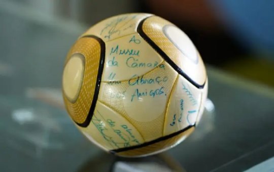 Homem que furtou bola autografada por Neymar no 8/1 é condenado a 17 anos prisão
