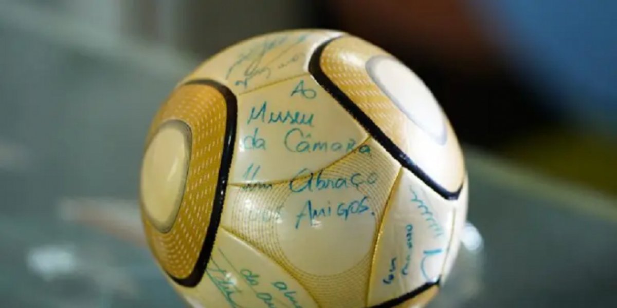 Homem que furtou bola autografada por Neymar no 8/1 é condenado a 17 anos prisão