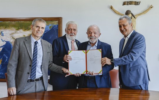 Ao lado de lideranças baianas, Lula propõe transformar o 2 de Julho em feriado nacional 