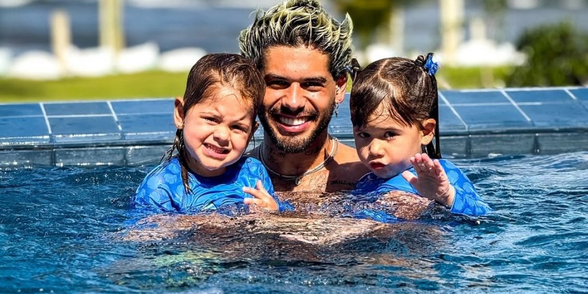 Após maratona de shows, Zé Felipe curte dias com os filhos na Praia do Forte