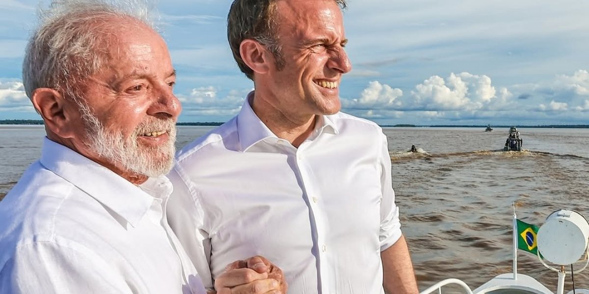 Lula, presidente do Brasil, ao lado de Emmanuel Macron, presidente da França