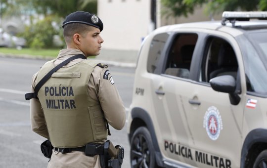 Homem é assassinado a tiros em via pública em Feira de Santana
