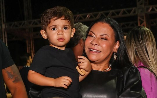 Mãe de Marília Mendonça se reencontra com o neto após perder guarda judicial