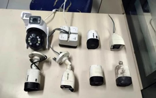PM apreende câmeras instaladas irregularmente por traficantes em Feira de Santana