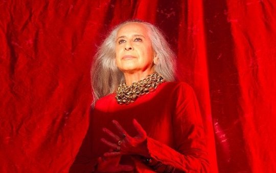 Maria Bethânia anuncia show extra em Salvador após esgotamento de ingressos