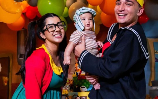 Filho de João Gomes teme almofada com rosto do cantor e vídeo diverte fãs