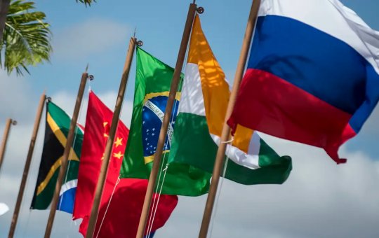 Cúpula do BRICS, realizada no Brasil, defende cessar-fogo em Gaza e regulamentação de IA