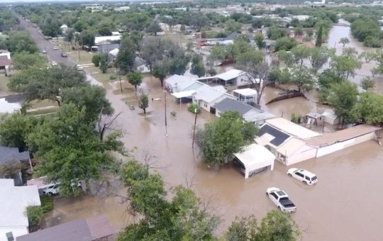 Lula lamenta enchentes no Texas, que já deixam 59 mortos e mais de 20 crianças desaparecidas