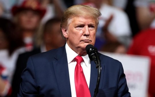 Trump anuncia tarifa adicional de 10% para países aliados ao Brics