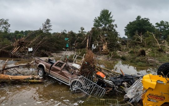 Acampamento de verão invadido pelas enchentes no Texas anuncia 27 mortes de meninas e monitoras