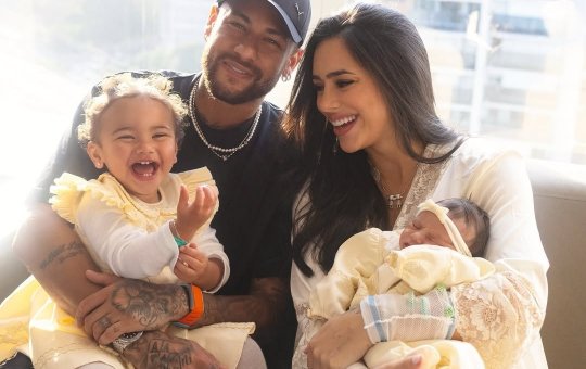 Neymar ironiza comentários sobre as filhas gastarem sua fortuna bilionária