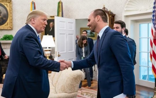 Trump pede discrição a Eduardo Bolsonaro sobre possível sanção a Moraes