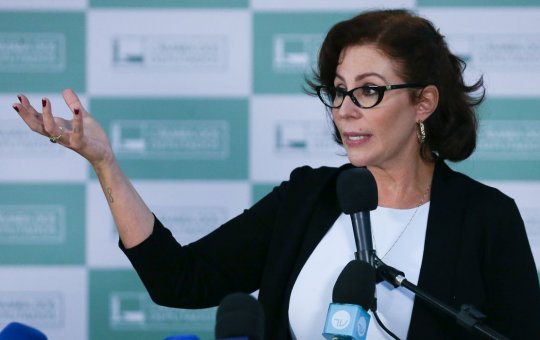 Foragida, Carla Zambelli pode ter que indenizar Câmara por uso irregular de imóvel funcional