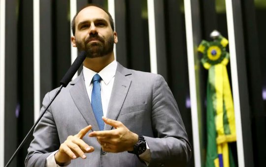 Eduardo Bolsonaro reage ao apoio de Trump ao pai e avisa: “Não será a única novidade”