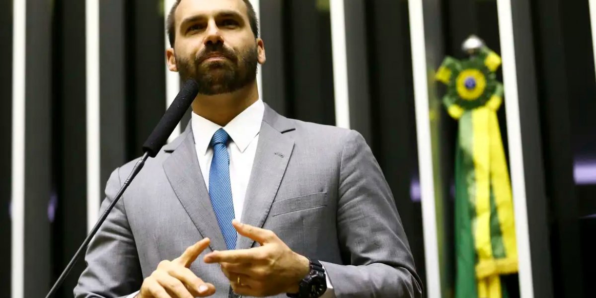 Eduardo Bolsonaro reage ao apoio de Trump ao pai e avisa: “Não será a única novidade”