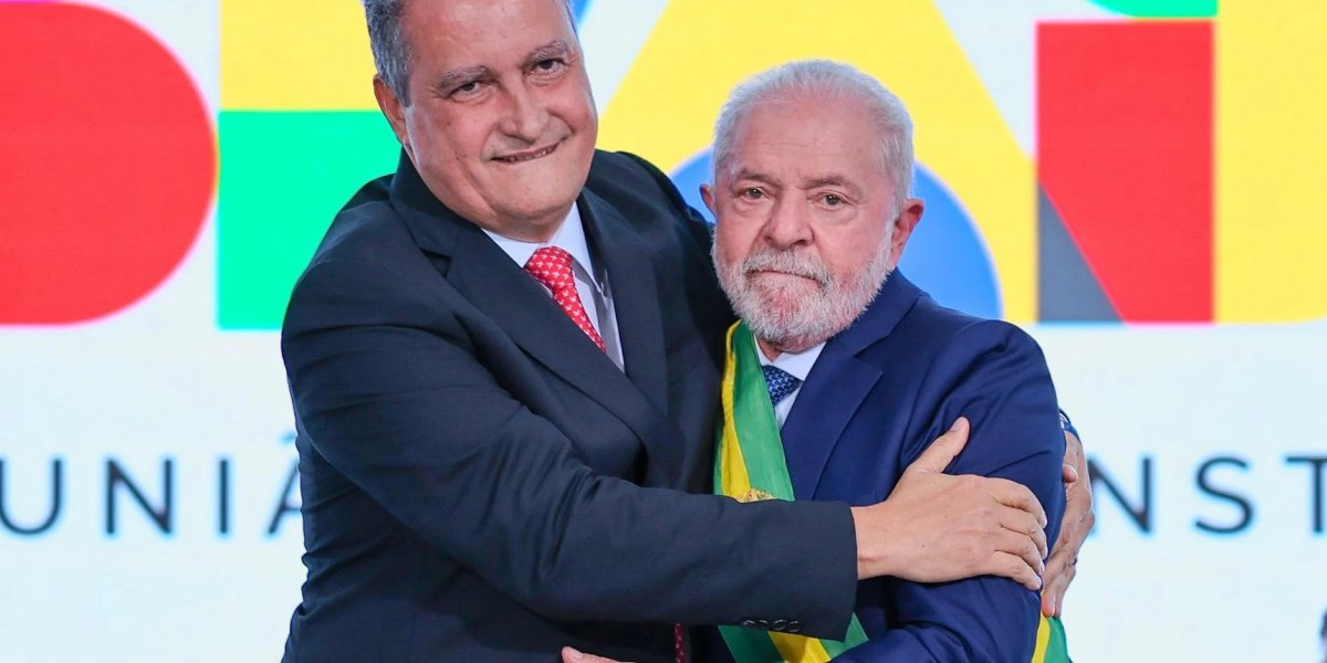 Ministro da Casa Civil, Rui Costa ao lado do Presidente Lula