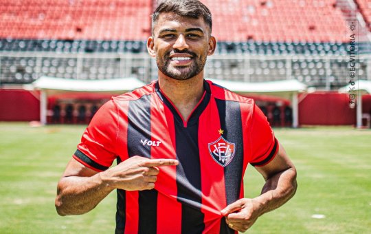 Ronald aceita proposta de clube europeu e se despede do Vitória