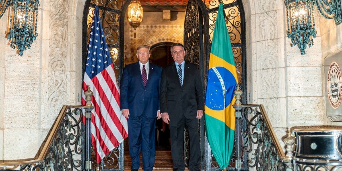 Trump se manifesta novamente em defesa de Bolsonaro e fala em ‘caça às bruxas’