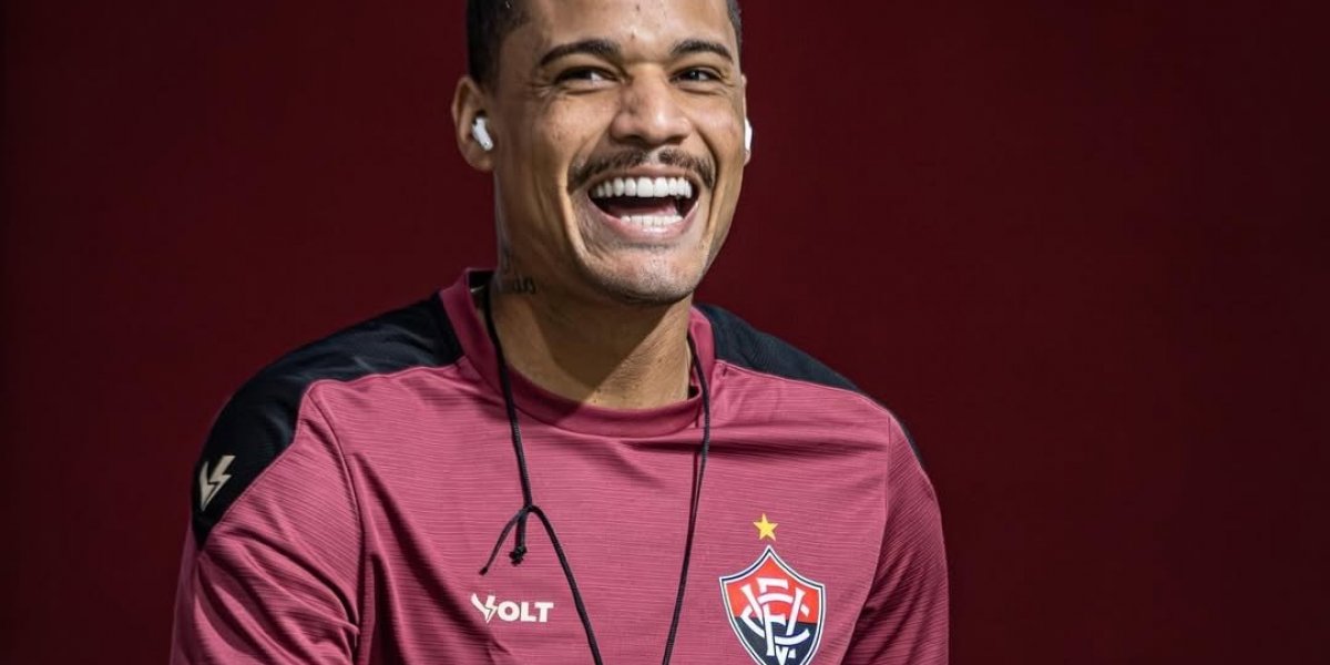 Janderson em foto pelo Vitória