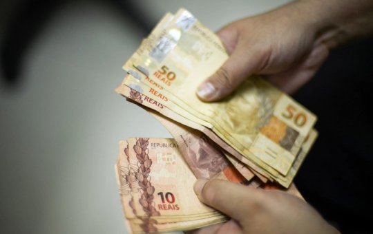Aumento do salário-mínimo em 2026 é estimado pelo governo; saiba o valor previsto