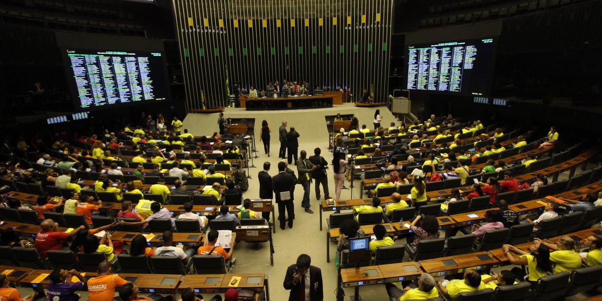 Congresso reage à tarifa de Trump: base acusa boicote bolsonarista, oposição culpa Lula e STF por crise com os EUA