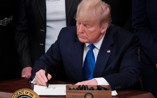  EUA impõem tarifa de 50% ao Brasil e país lidera ranking de nações mais taxadas por Trump