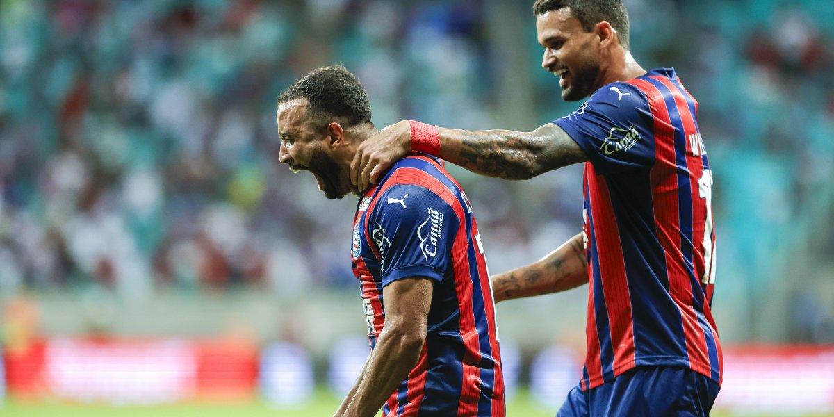 Caio Alexandre comemora seu gol