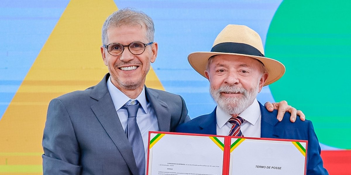 Governo Lula responde à tarifa de Trump com campanha que opõe Lula a Bolsonaro