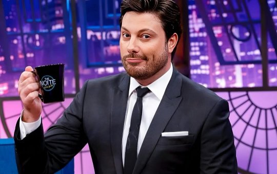 Danilo Gentili critica família Bolsonaro após polêmica de tarifaço: 'Vermes'