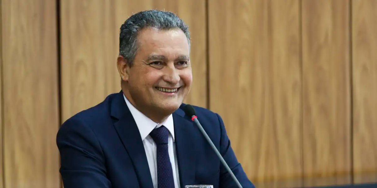 Rui Costa em reunião