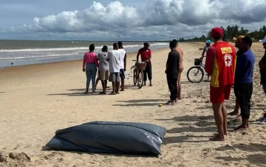 Pai e filho morrem afogados durante passeio em praia de Nova Viçosa, no sul da Bahia