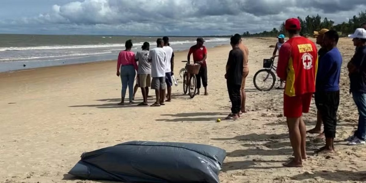 Pai e filho morrem afogados durante passeio em praia de Nova Viçosa, no sul da Bahia