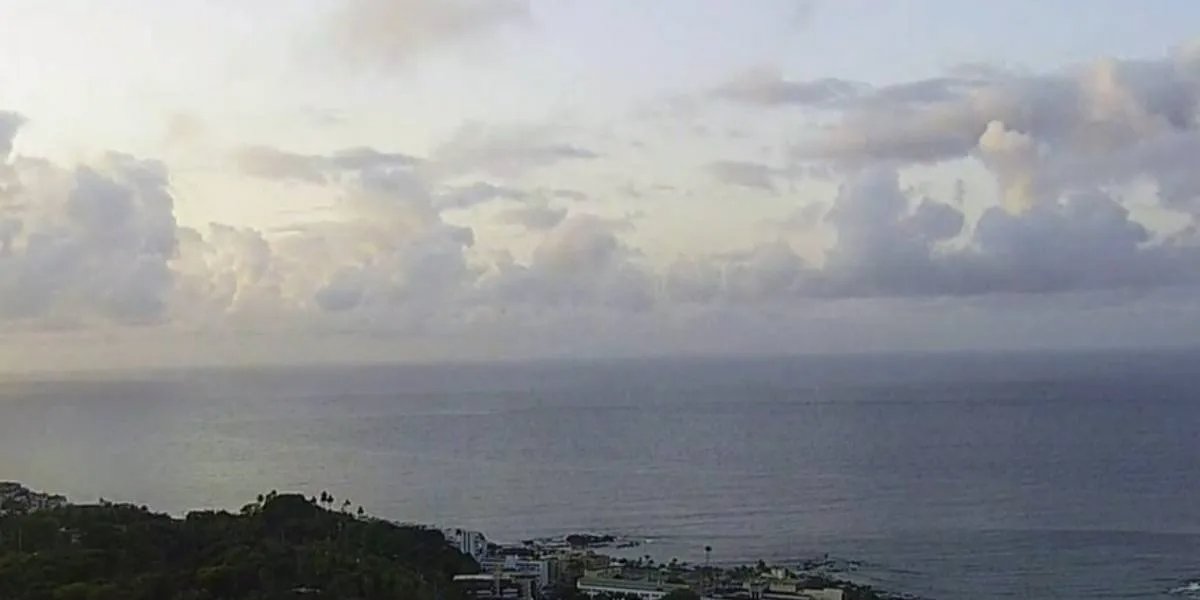 Céu parcialmente com nuvens