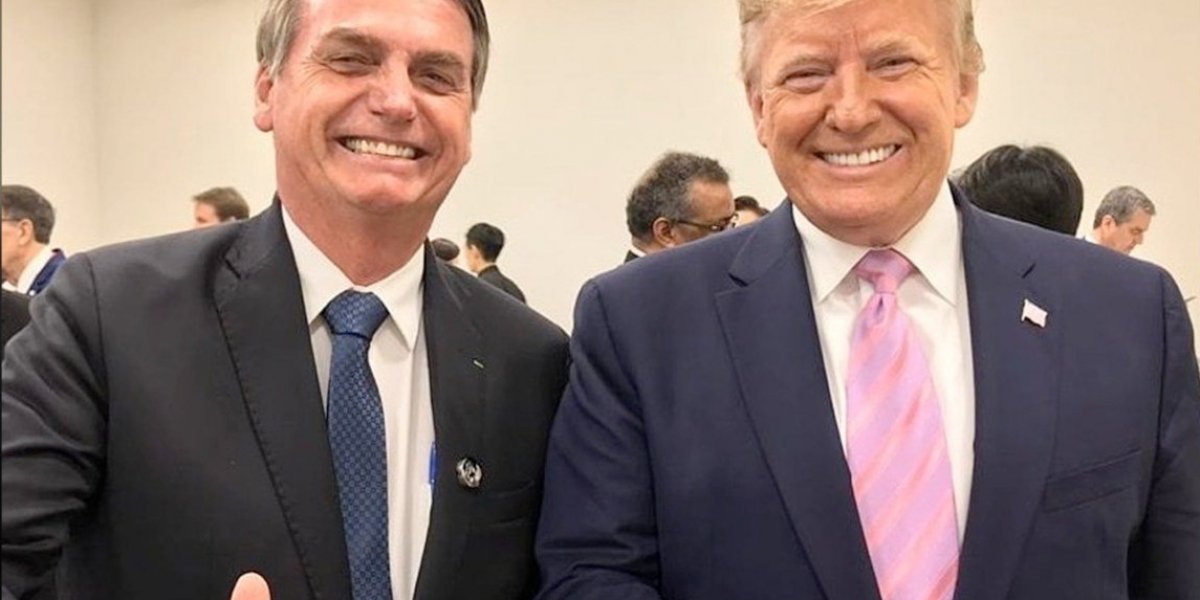 Jair Bolsonaro, ex-presidente do Brasil, ao lado de Donald Trump, presidente dos Estados Unidos