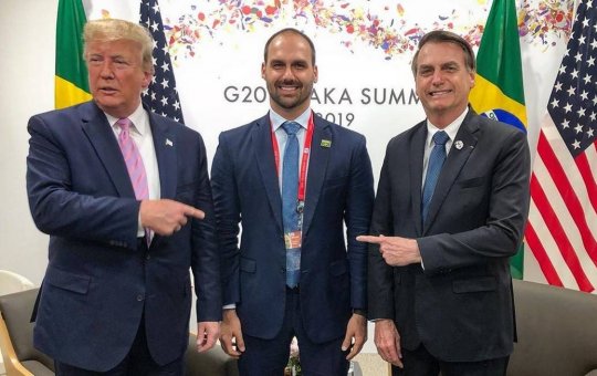Bolsonaro e Eduardo entram em conflito sobre tarifa de Trump: Moraes ou Lula é o culpado?