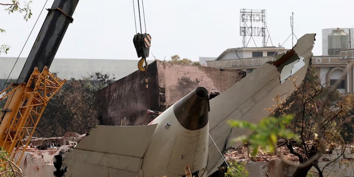 Destroços do Boeing 787-8, da Air India