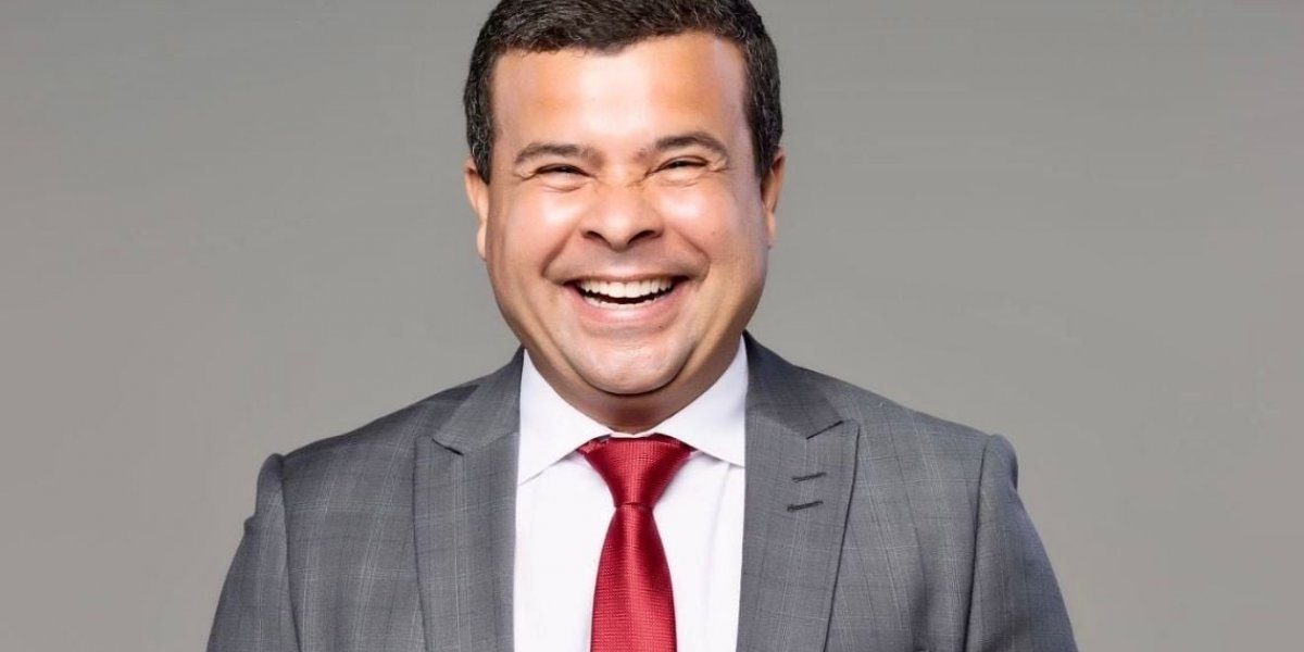 Celsinho em foto para sua fundação