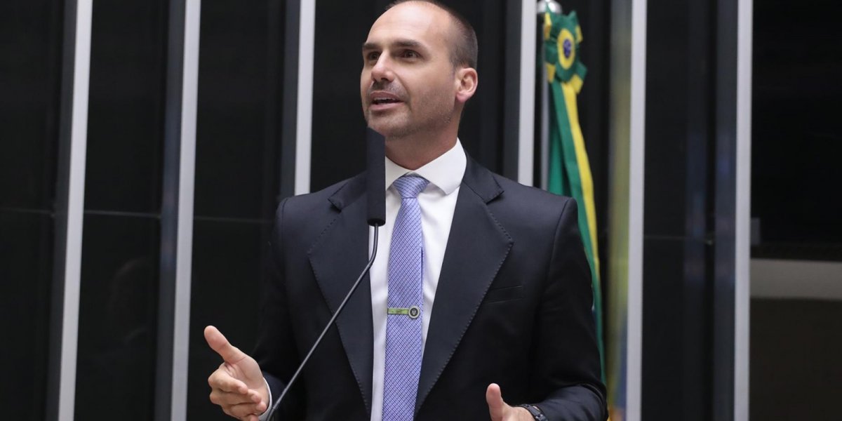 Em vídeo, Eduardo Bolsonaro volta a pedir que EUA sancionem Moraes e adversários políticos