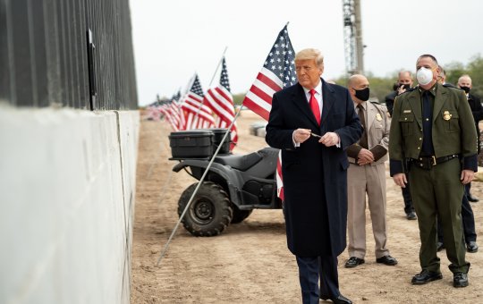 Após tarifaço no Brasil, Donald Trump ameaça tarifa de 100% contra a Rússia