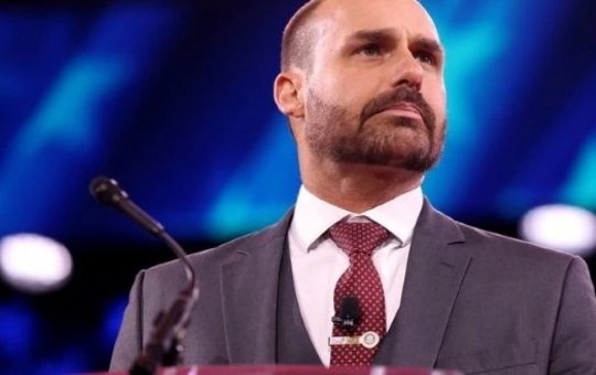 Eduardo Bolsonaro critica governador de São Paulo por negociar com EUA após tarifas de 50%