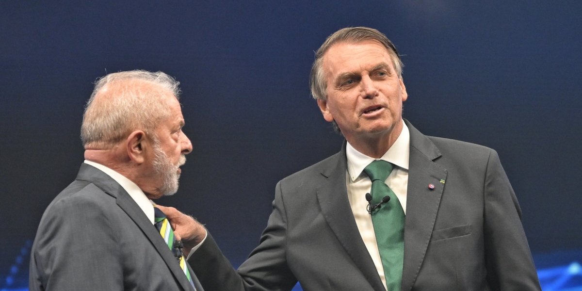 Lula e Bolsonaro em debate presidencial no ano de 2022