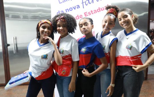 Governo da Bahia lança novo uniforme escolar para as escolas estaduais