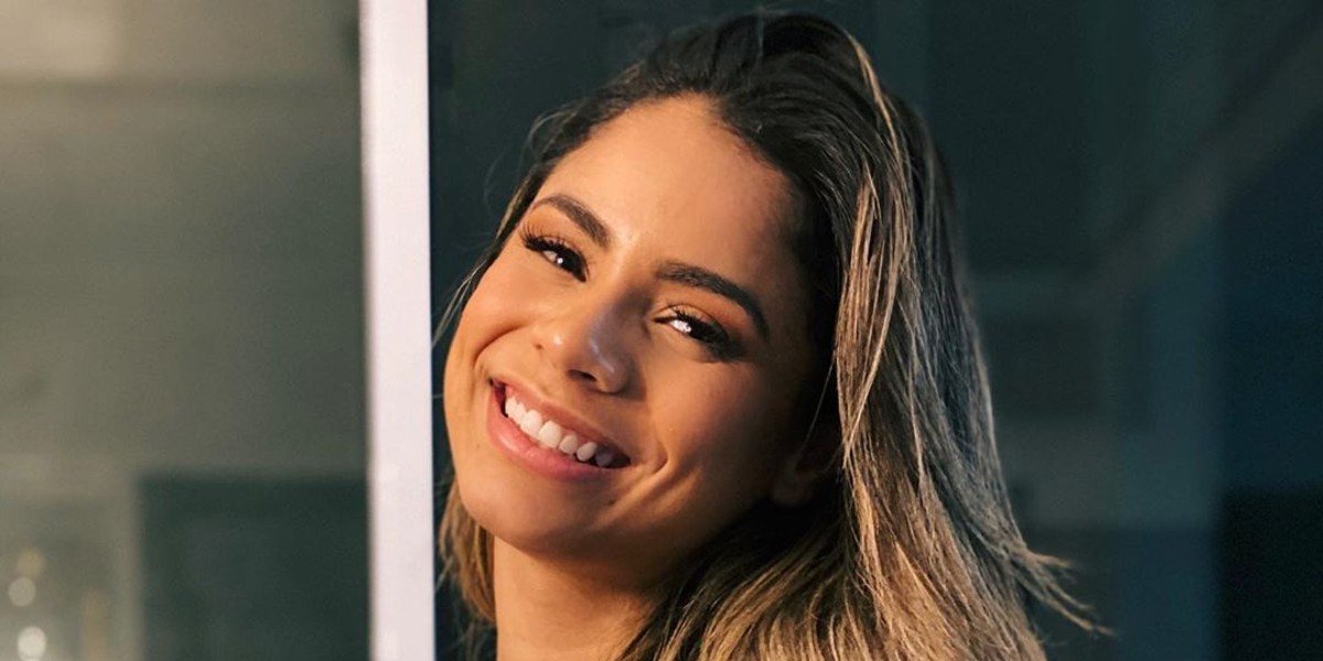 Imagem de Lexa sorrindo