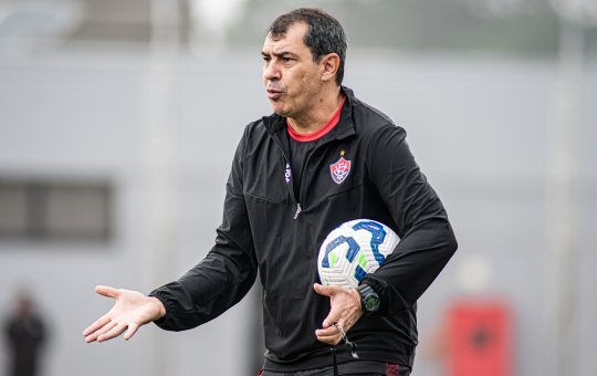 Com português, Vitória relaciona 23 jogadores para a partida contra Botafogo