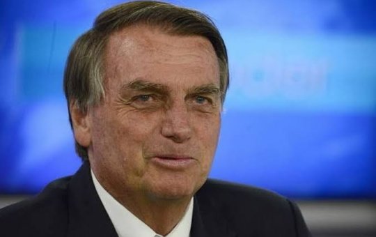 Bolsonaro se irrita e xinga durante entrevista ao vivo: 'Que golpe, p*rra?'