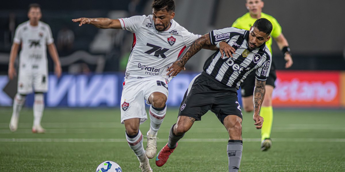 Ronald Lopes (Vitória) e Allan (Botafogo)