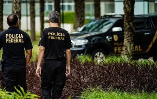 Policiais Federais indo para operação