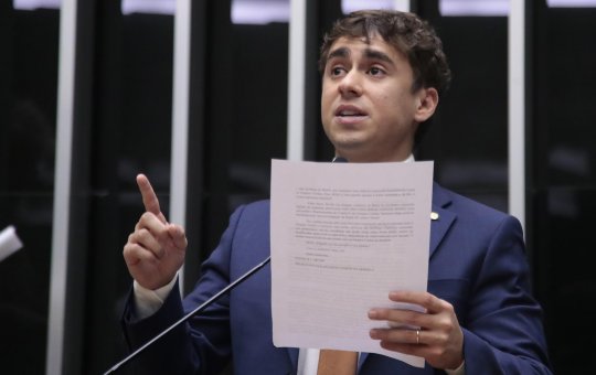 Nikolas Ferreira critica STF após decisão de Moraes que restabelece decreto de Lula sobre IOF